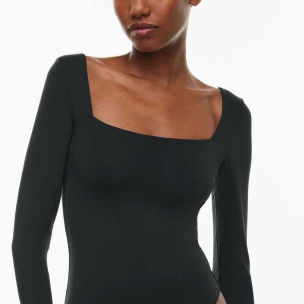 NWOT Babaton Aritzia Contour Squareneck Longsleeve M